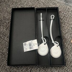 NWT Michael Kors 2-Pack Logo Embossed Case for Apple Air Tag